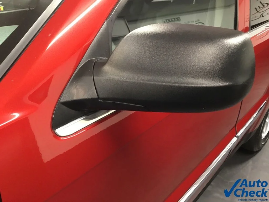 Used 2005 Red Jeep Limited image 16