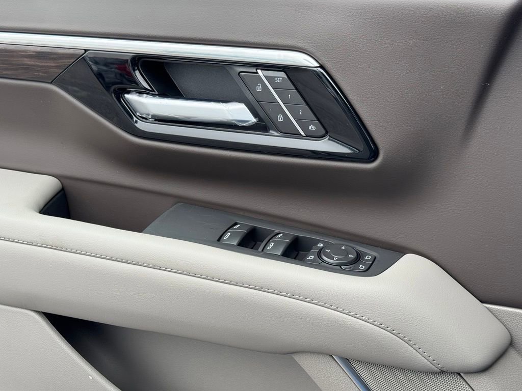 2026 Chevrolet Suburban LT - Photo 36
