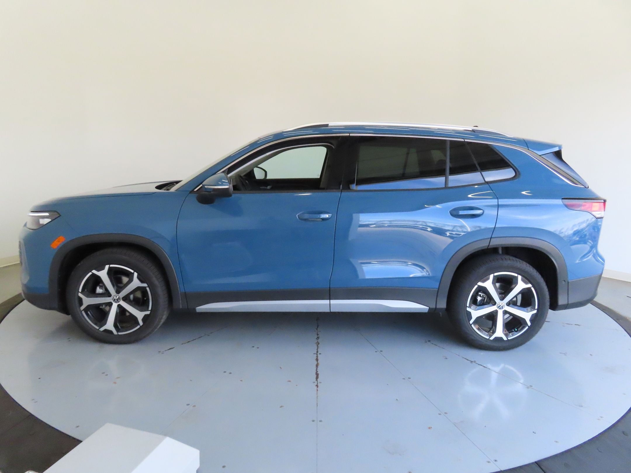 Used 2026 Blue Volkswagen 2.0T SE image 7