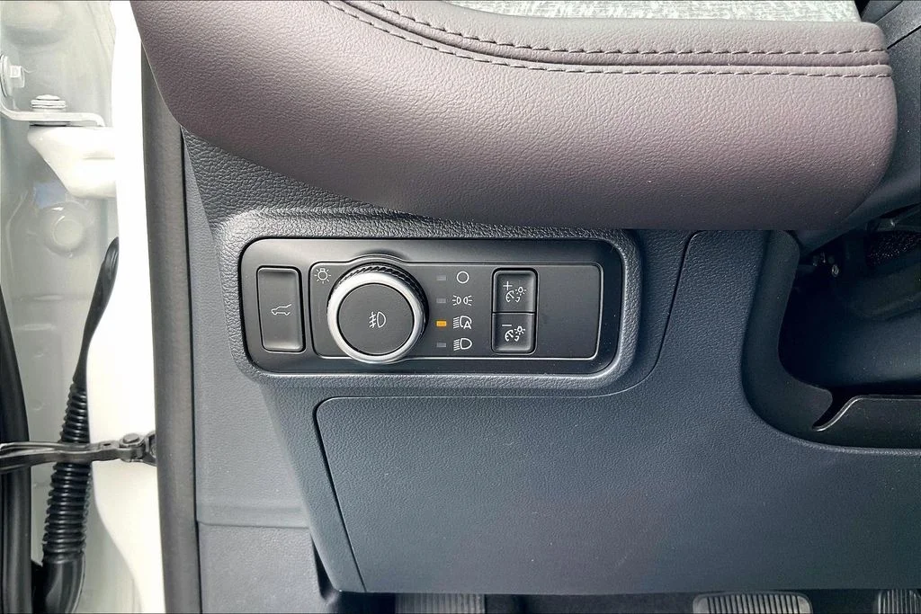 New 2026 Star White Metallic Tri-Coat Ford Platinum™ image 37