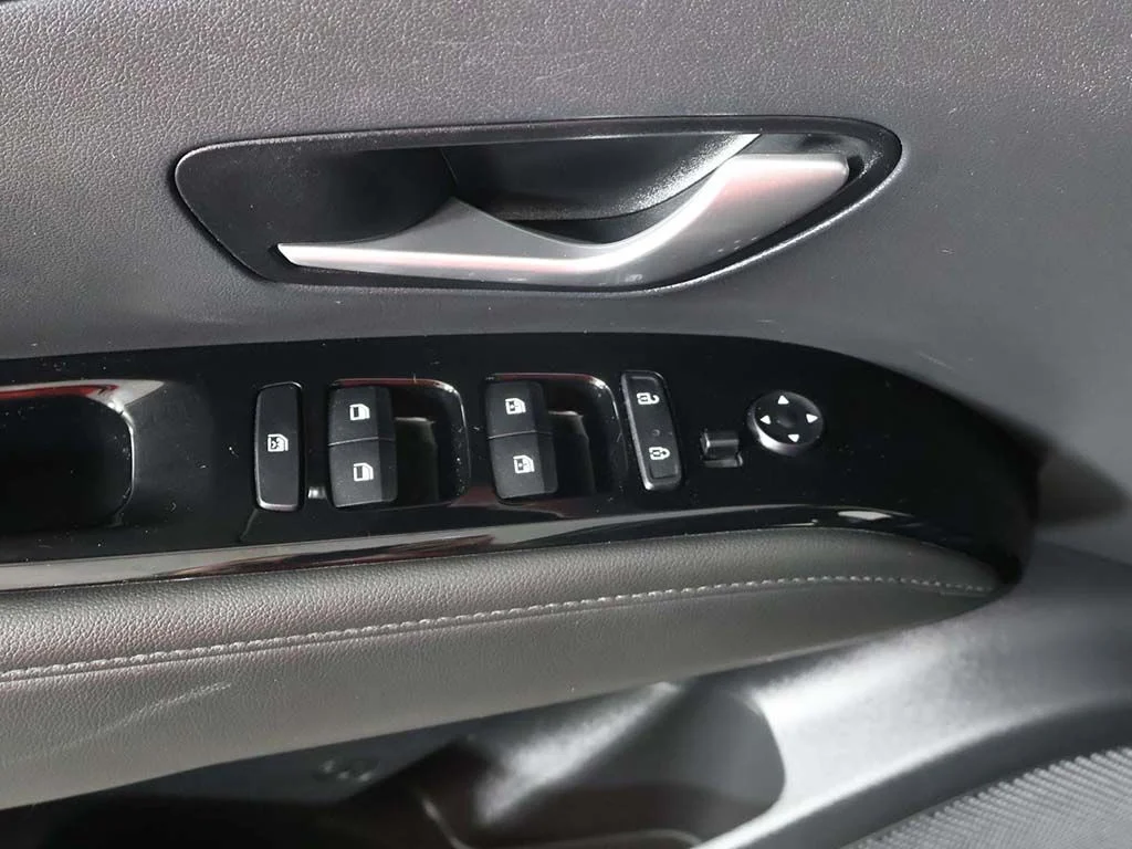 Used 2022 Black Hyundai Limited image 35