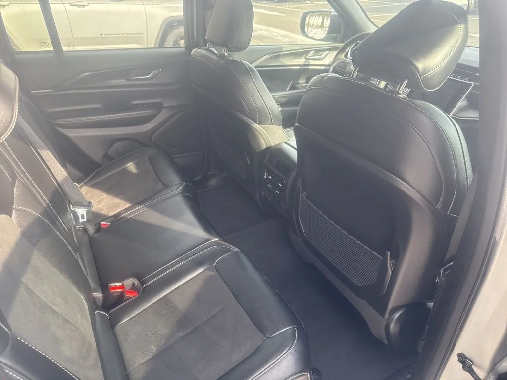 Used 2024 Silver Jeep Altitude image 38