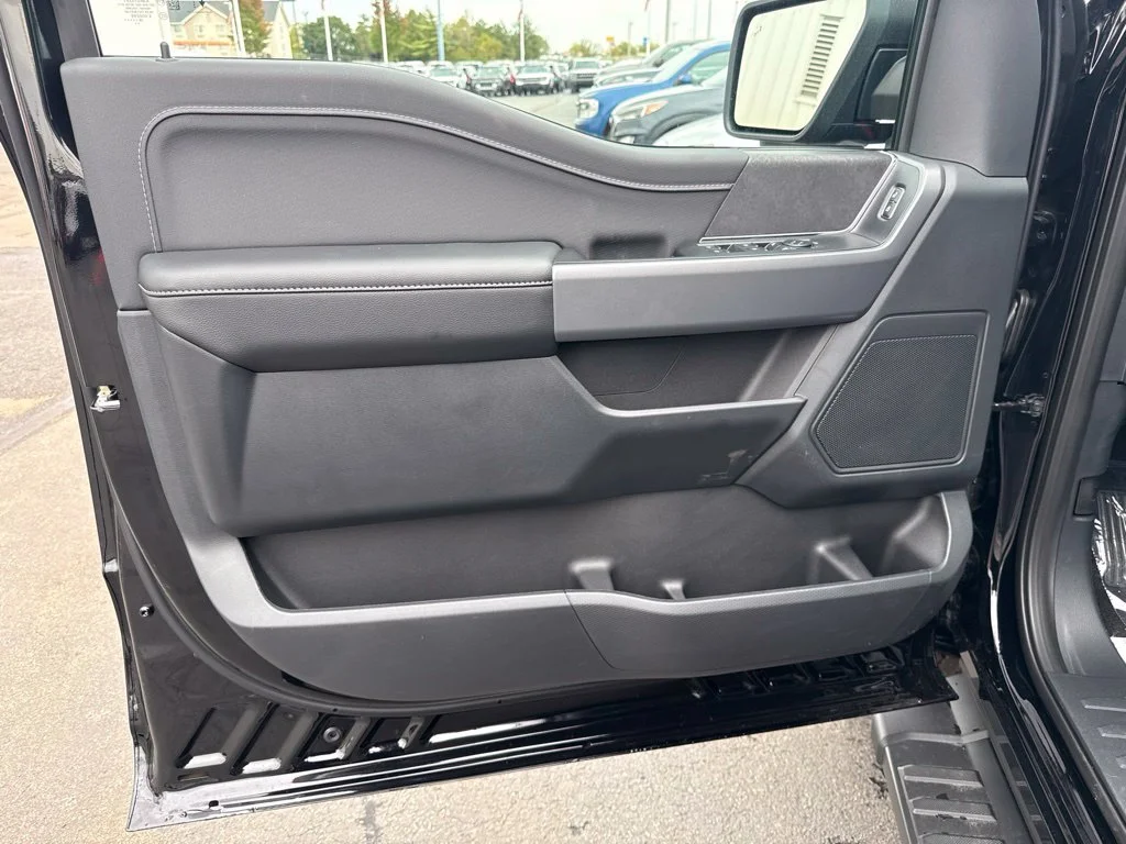 New 2026 Agate Black Metallic Ford XLT image 15