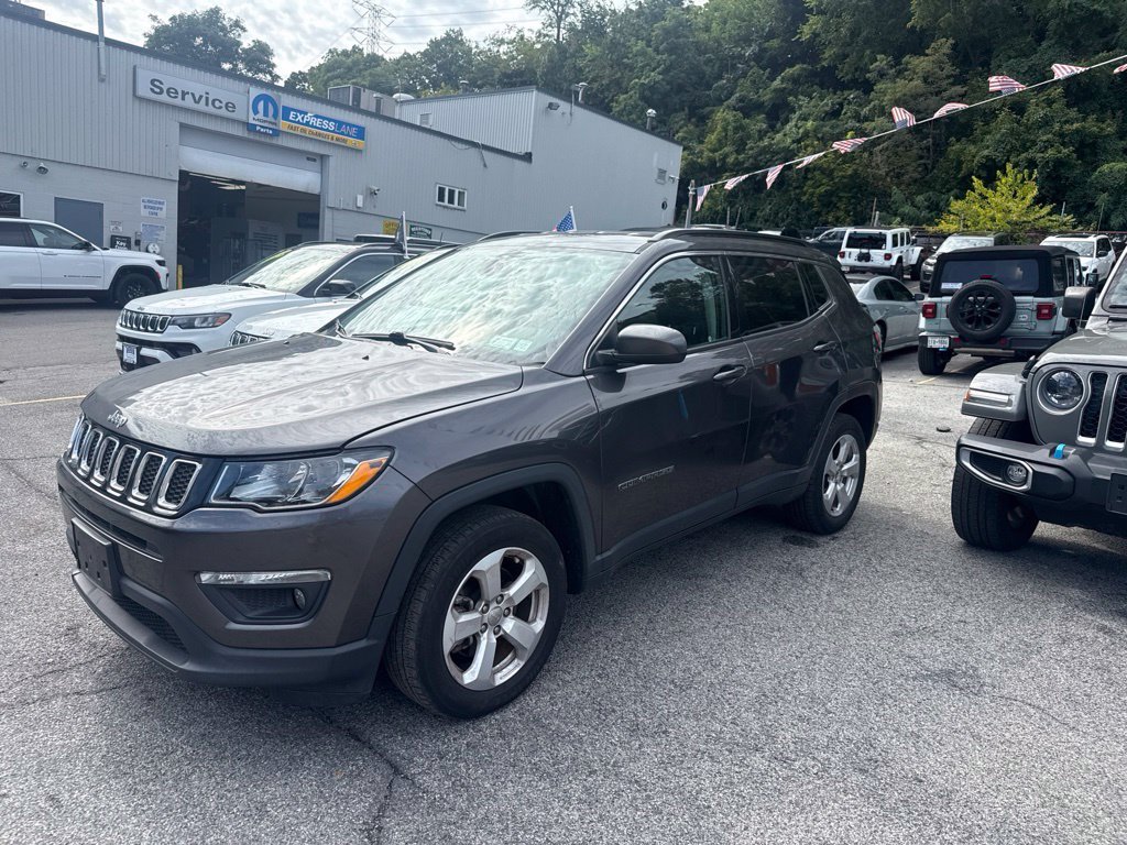 Used 2019 Gray Jeep Latitude image 1