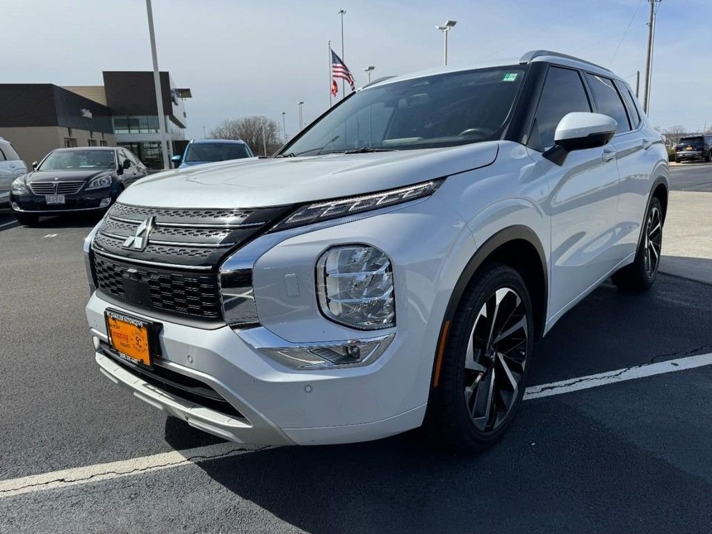 Used 2022  Mitsubishi SEL image 8