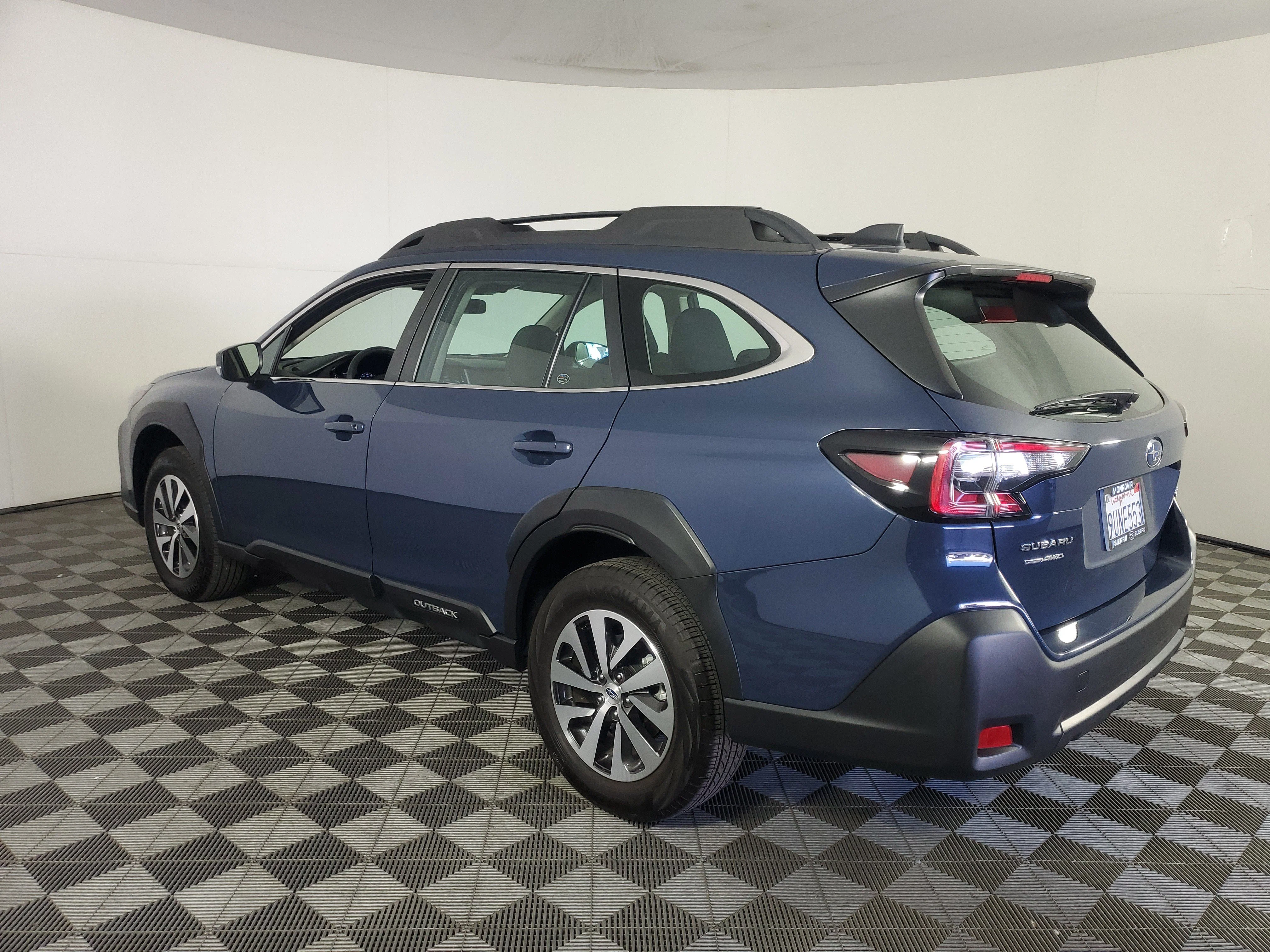 Used 2025 Cosmic Blue Pearl Subaru 2.5i image 6