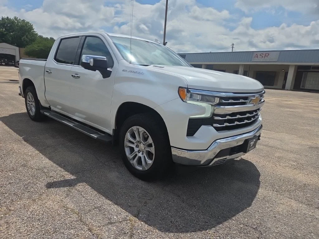 Used 2023 Iridescent Pearl Tricoat Chevrolet LTZ image 11