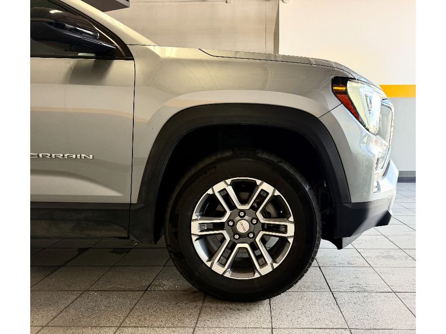 Used 2025 Gray GMC FWD Elevation image 5