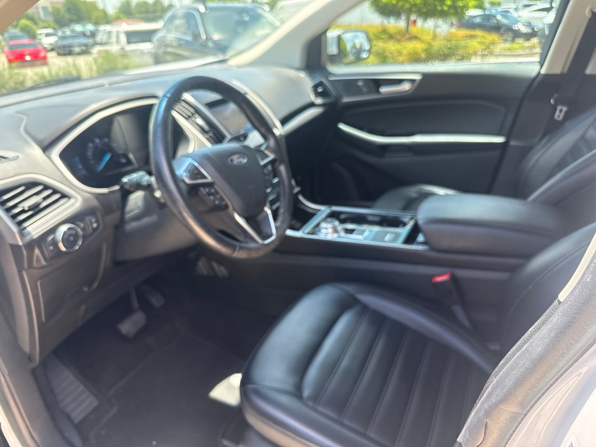Used 2019 Oxford White Ford SEL image 9