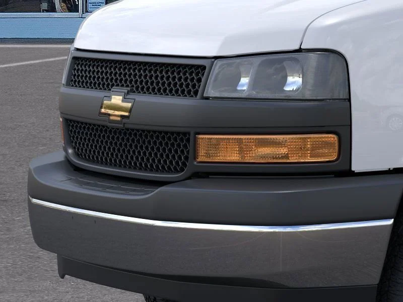 New 2025 Summit White Chevrolet 1WT image 13