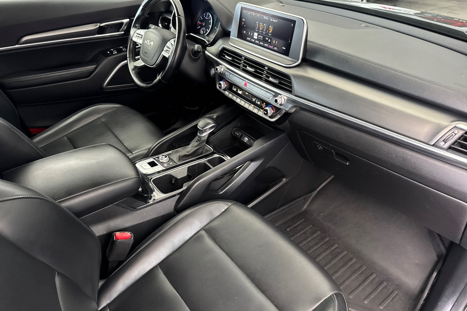 Used 2022 GRAY Kia LX image 16