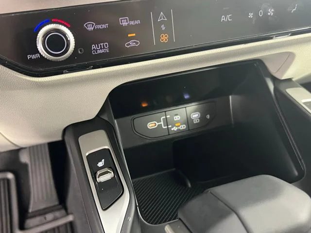 2025 Kia Sorento S - Photo 29
