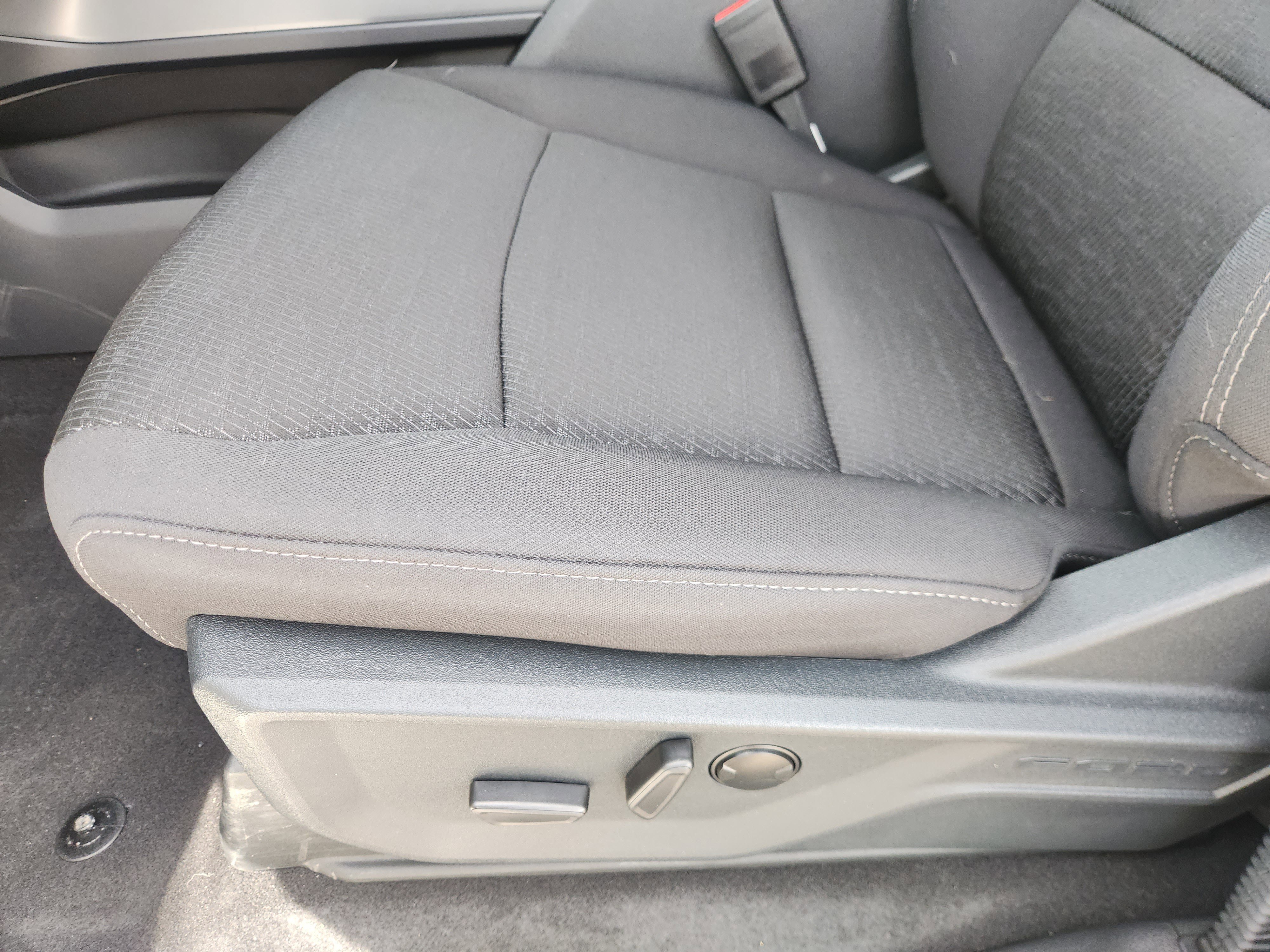 New 2025 Oxford White Ford XLT image 16