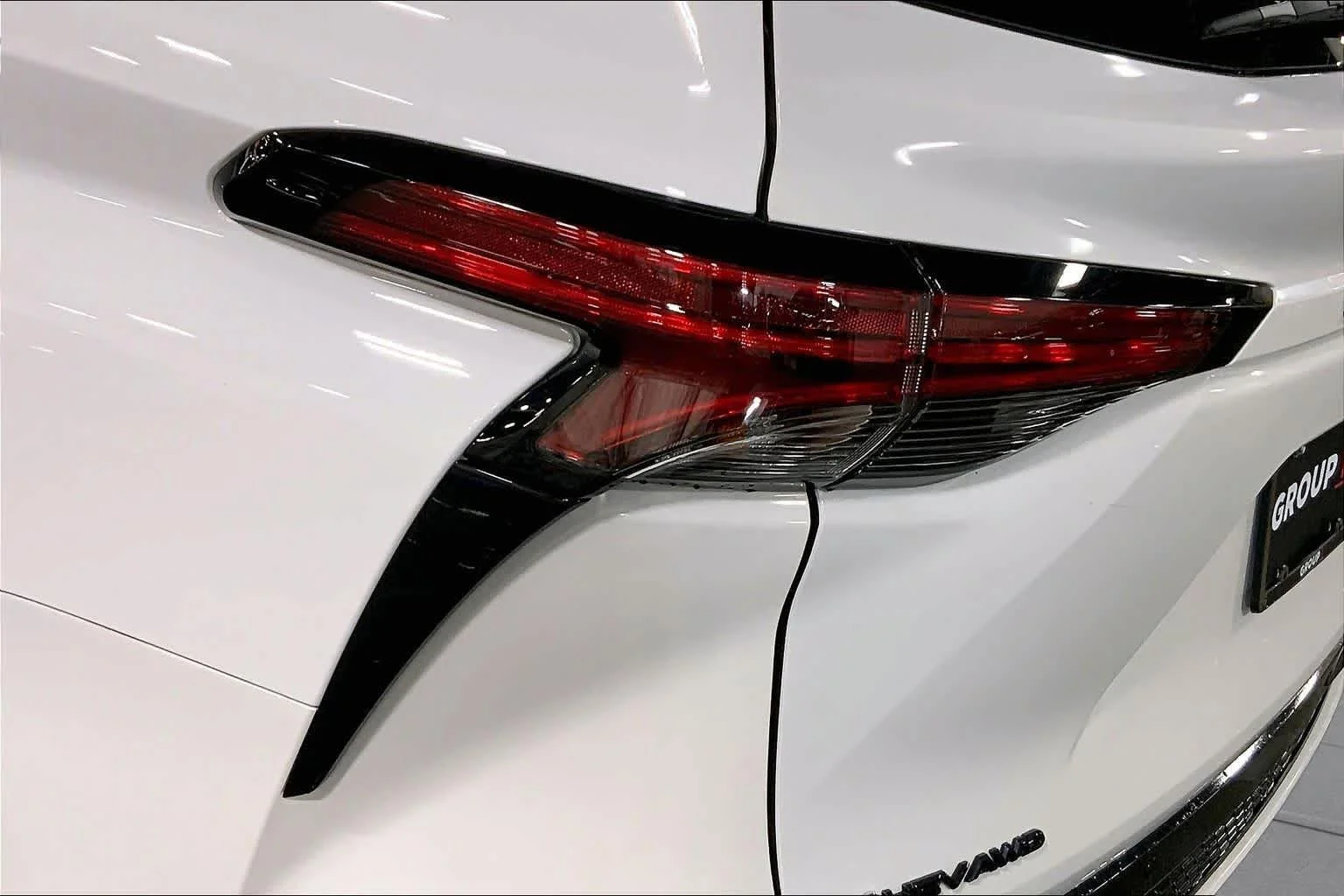 Used 2025 Ice Cap Toyota XSE image 29