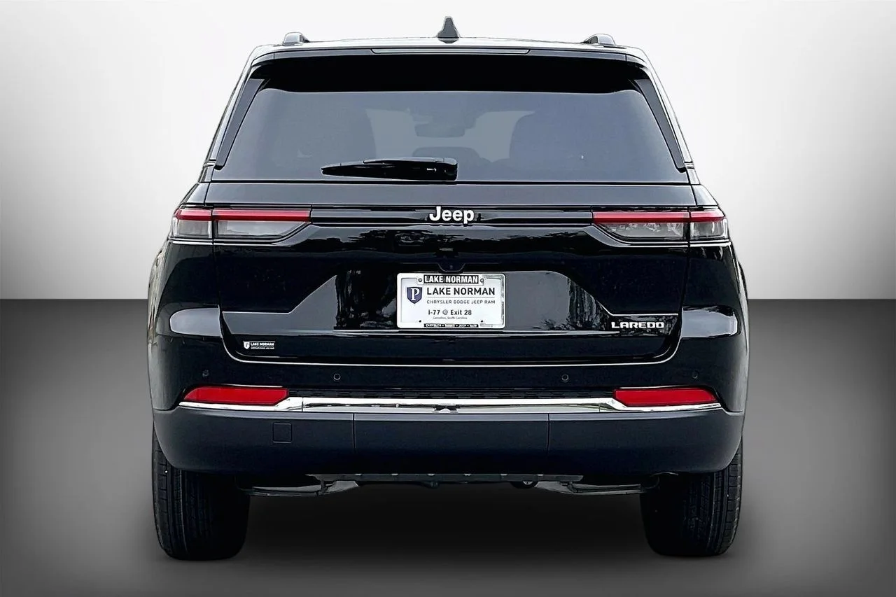 New 2027 High Gloss Black Jeep Laredo image 7