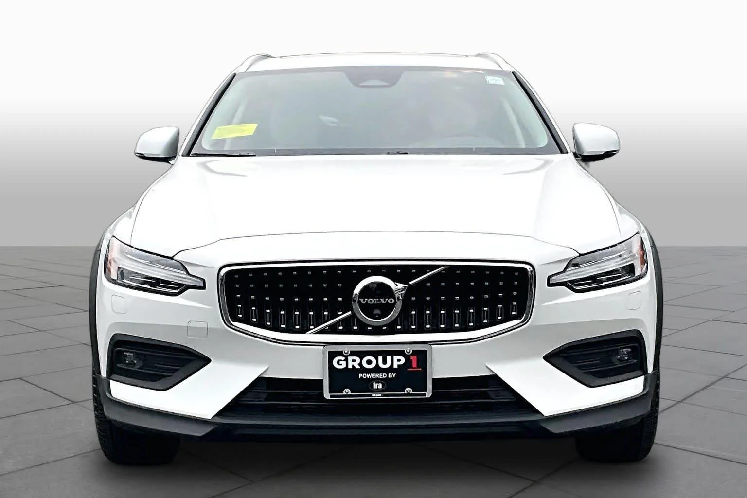 New 2026 Crystal White Volvo Plus image 2