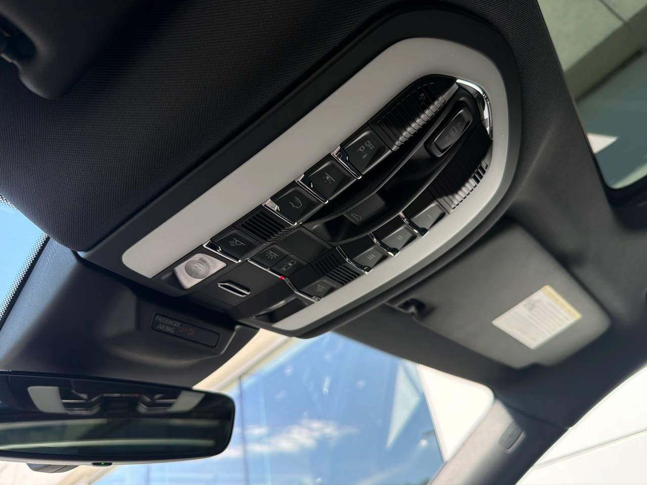 2026 Porsche Macan T - Photo 22