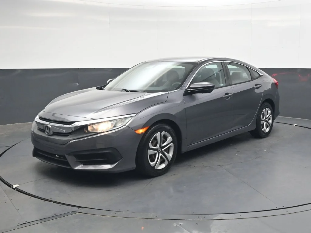 Certified Used 2018 Lunar Silver Metallic Honda LX image 8