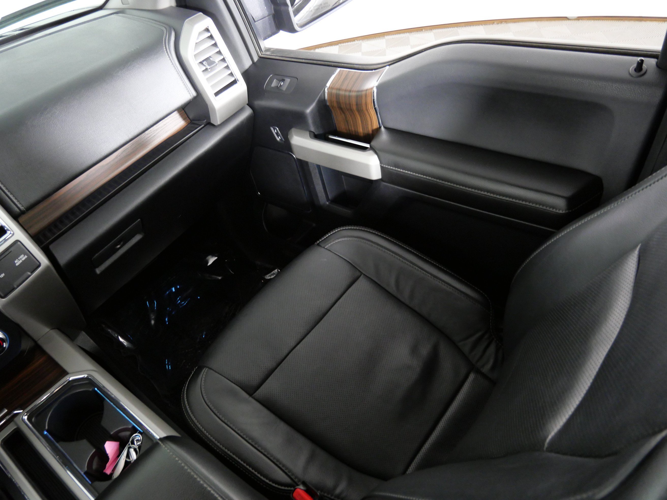 Used 2016 Shadow Black Ford Lariat image 11