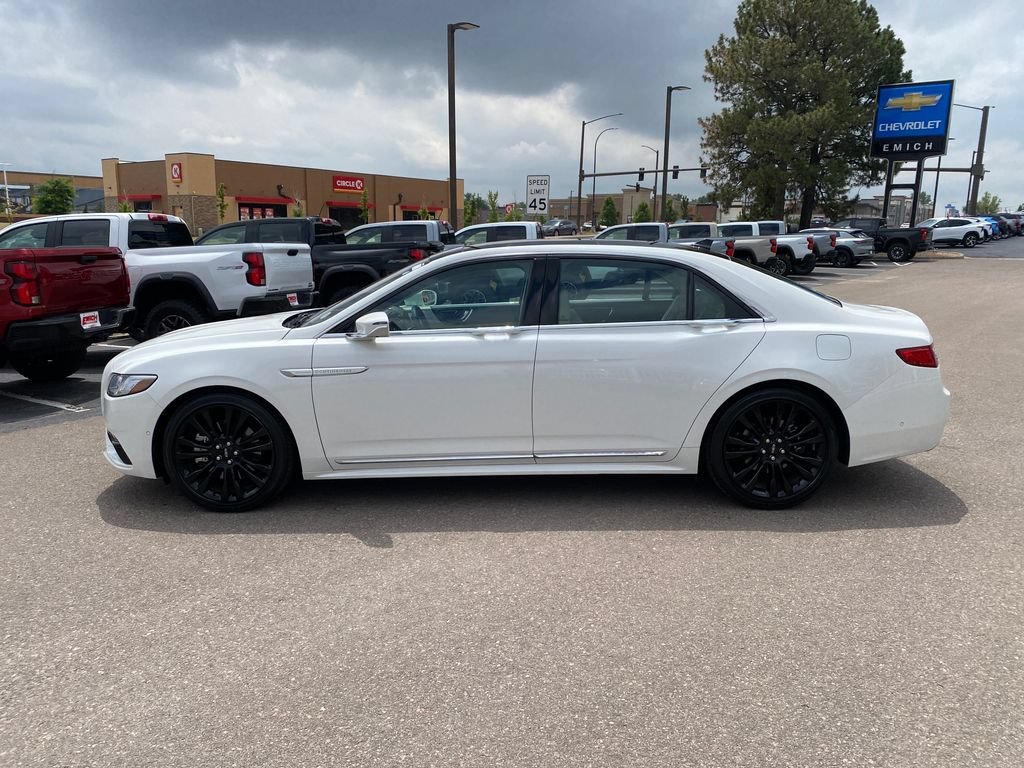 Used 2020  Lincoln Reserve image 2