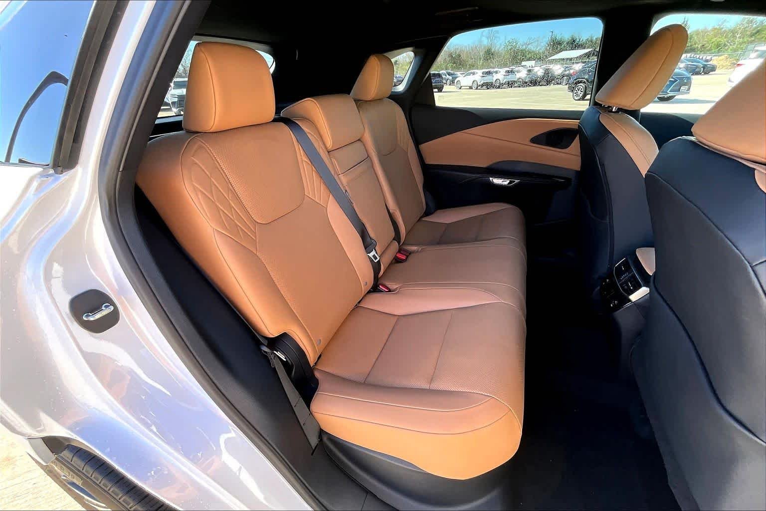 Used 2025 Eminent White Pearl Lexus Premium image 20