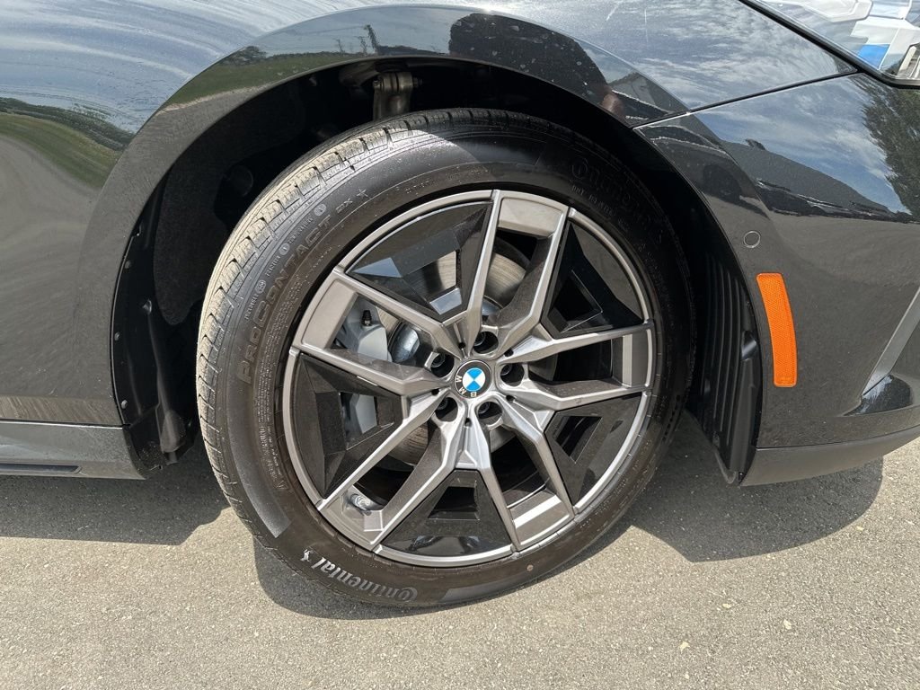 Used 2026 Black Sapphire Metallic BMW 530i xDrive image 32