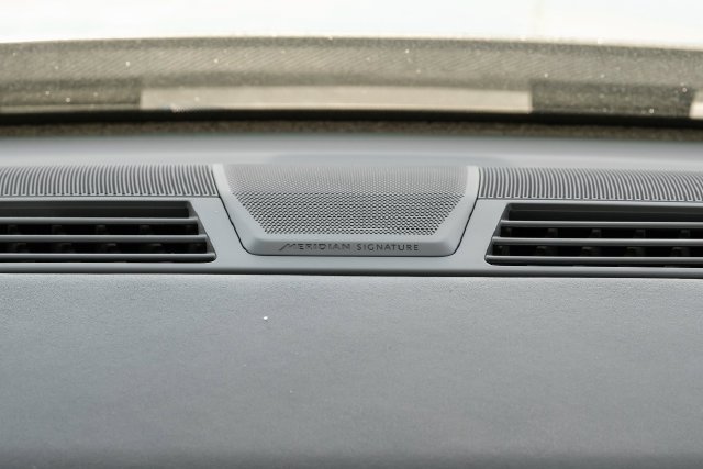 Certified Used 2024 Flux Silver SV Bespoke Ultra Metallic Gloss Land Rover SV Edition One Flux Silver image 39