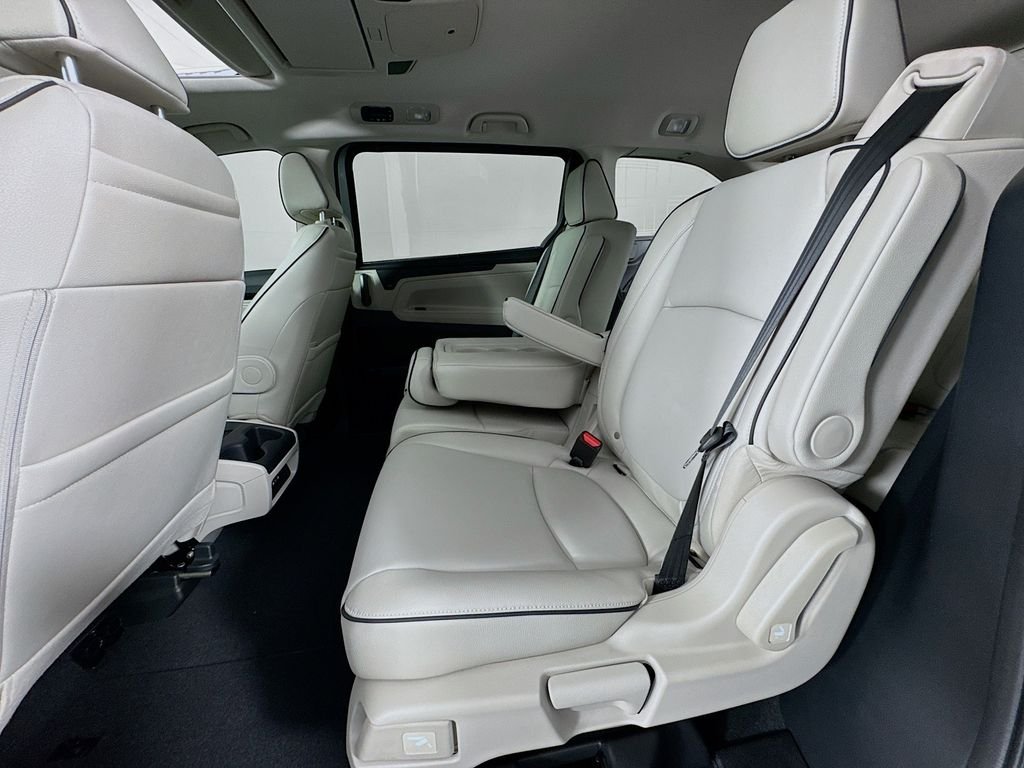 New 2026 Solar Silver Metallic Honda Touring image 34