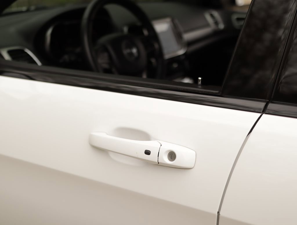 Used 2019 White Jeep Altitude 4x4 image 35