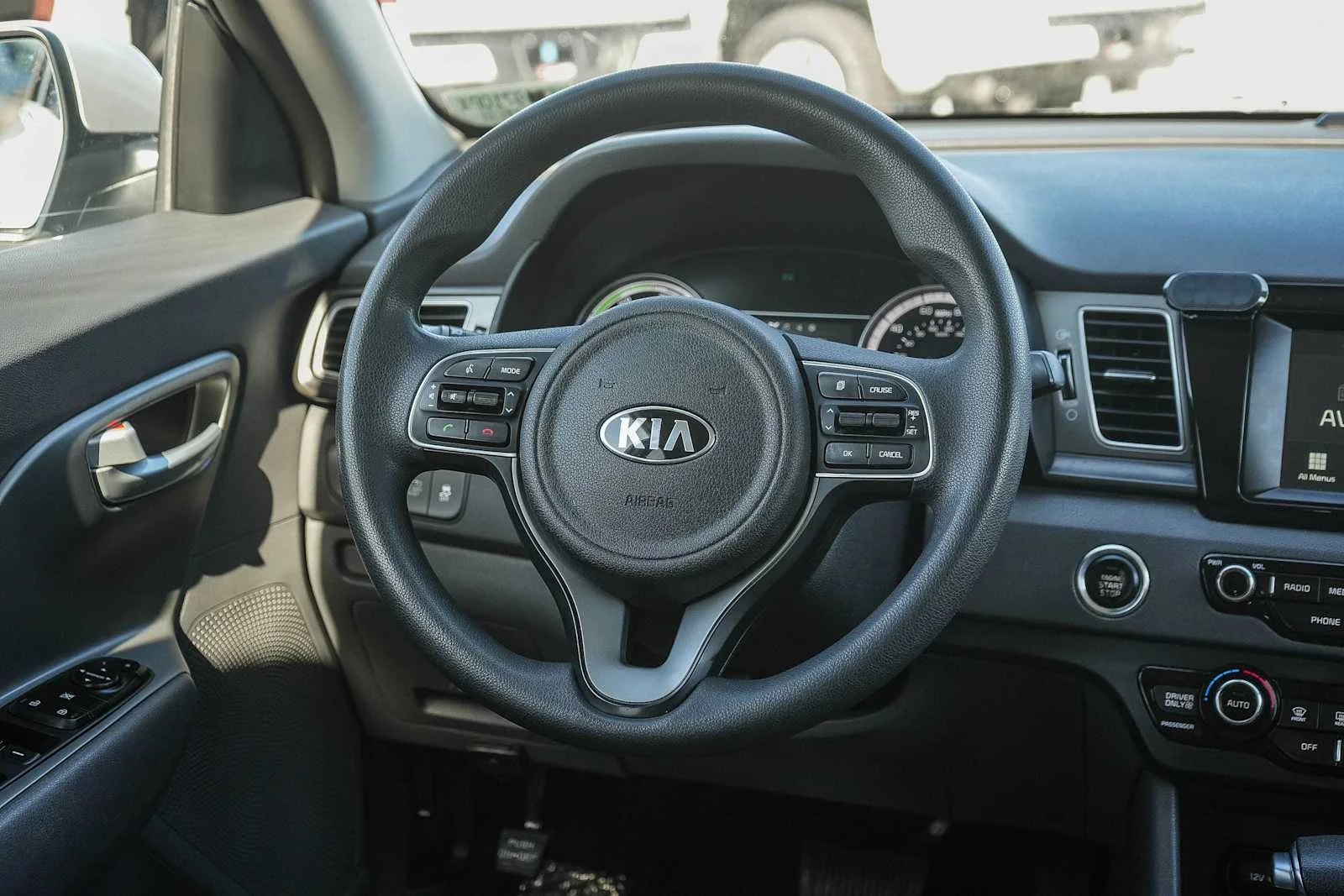Used 2019 Silky Silver Kia LX image 15