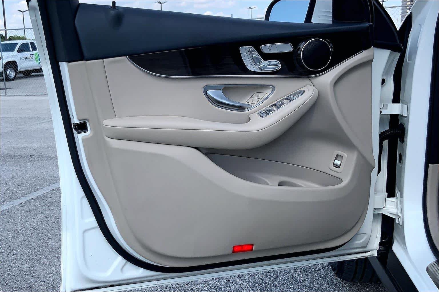 Used 2022 Polar White Mercedes-Benz GLC 300 image 21