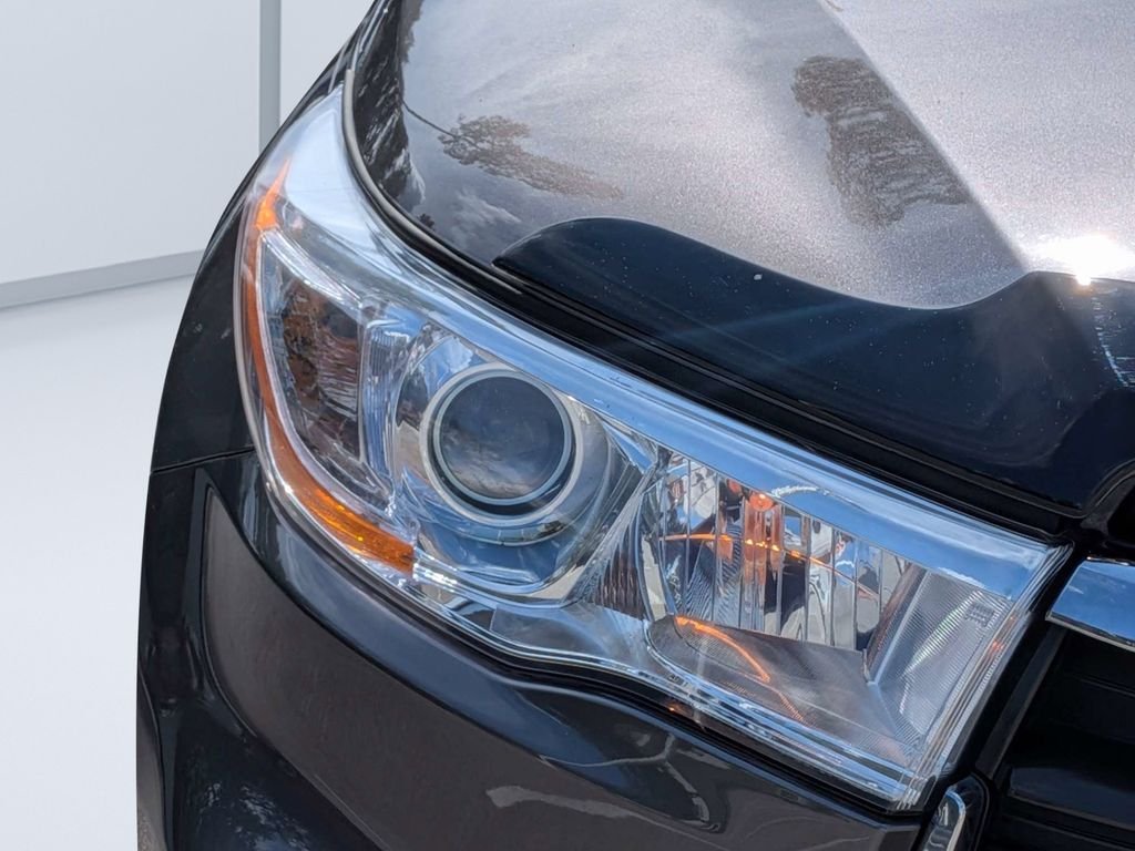 Used 2016 Gray Toyota XLE V6 image 7