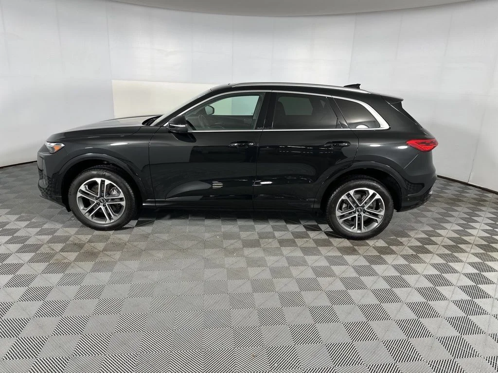 Used 2025 Black Audi 2.0T Premium image 7