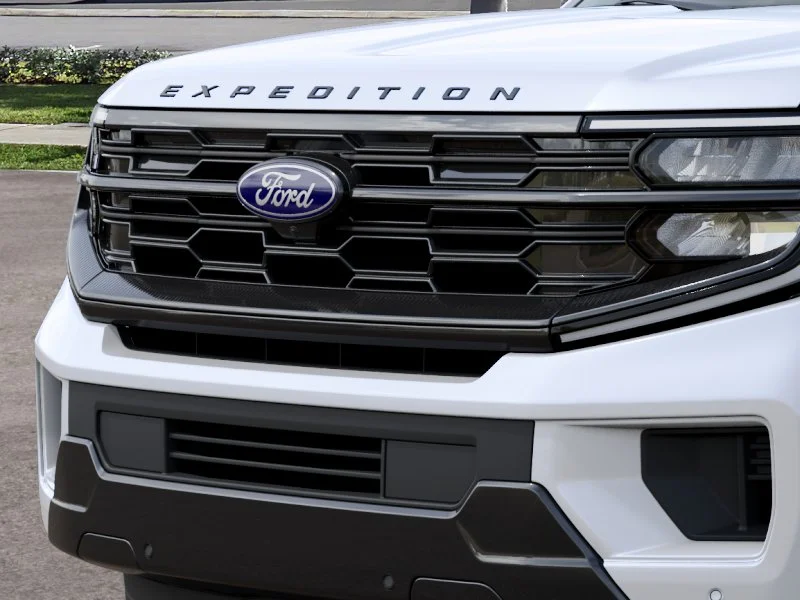 New 2027 Star White Metallic Tri-Coat Ford Platinum image 41