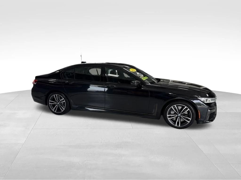 Used 2022 Black BMW 750i xDrive image 7