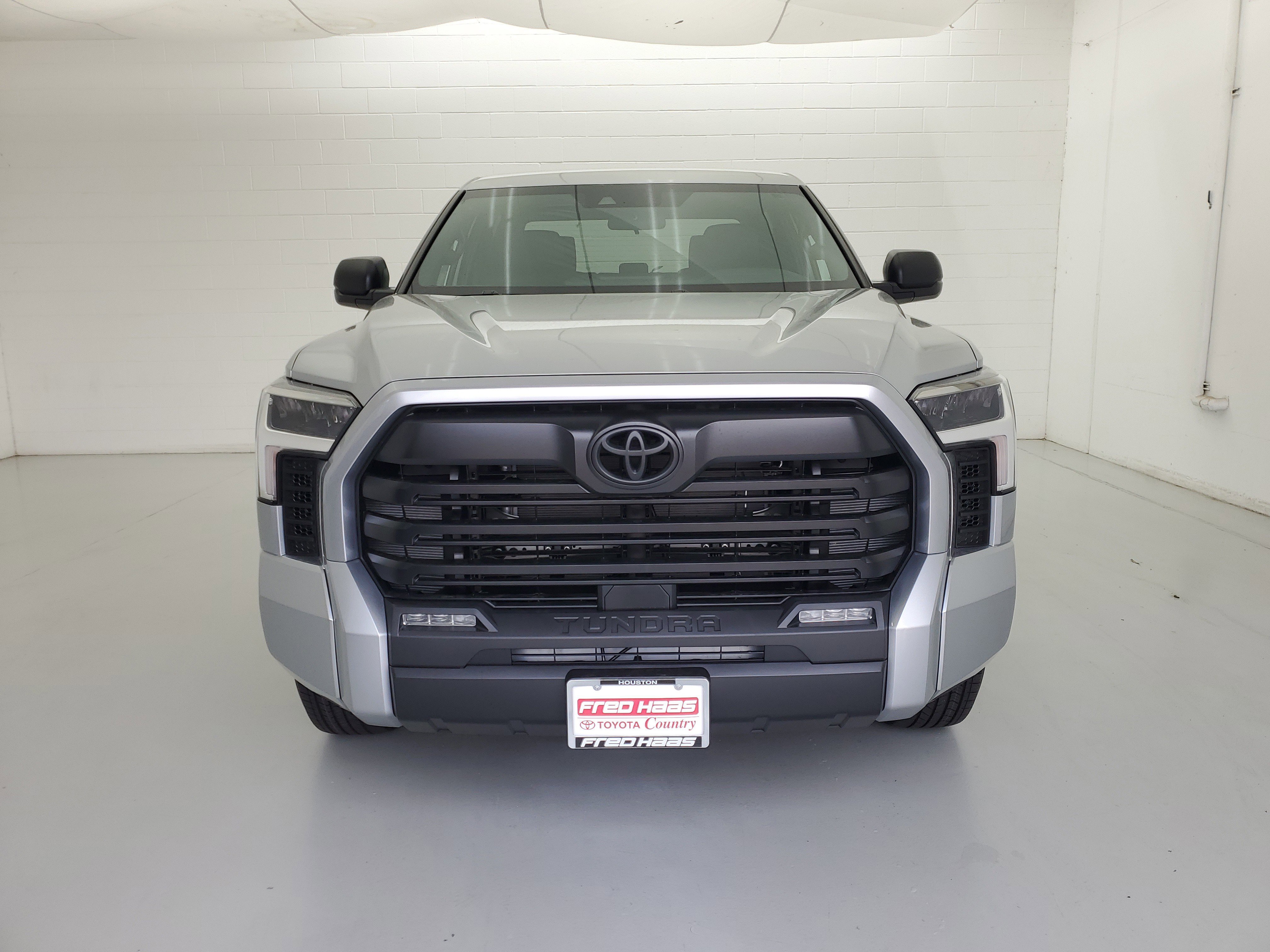 New 2026 Celestial Silver Metallic Toyota  SR5 image 3