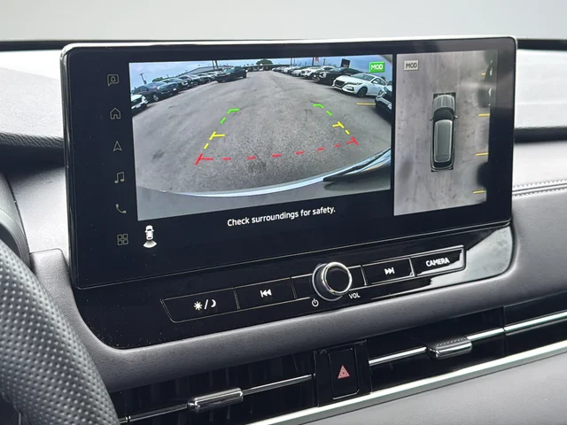 Used 2025 Silver Mitsubishi SEL image 26