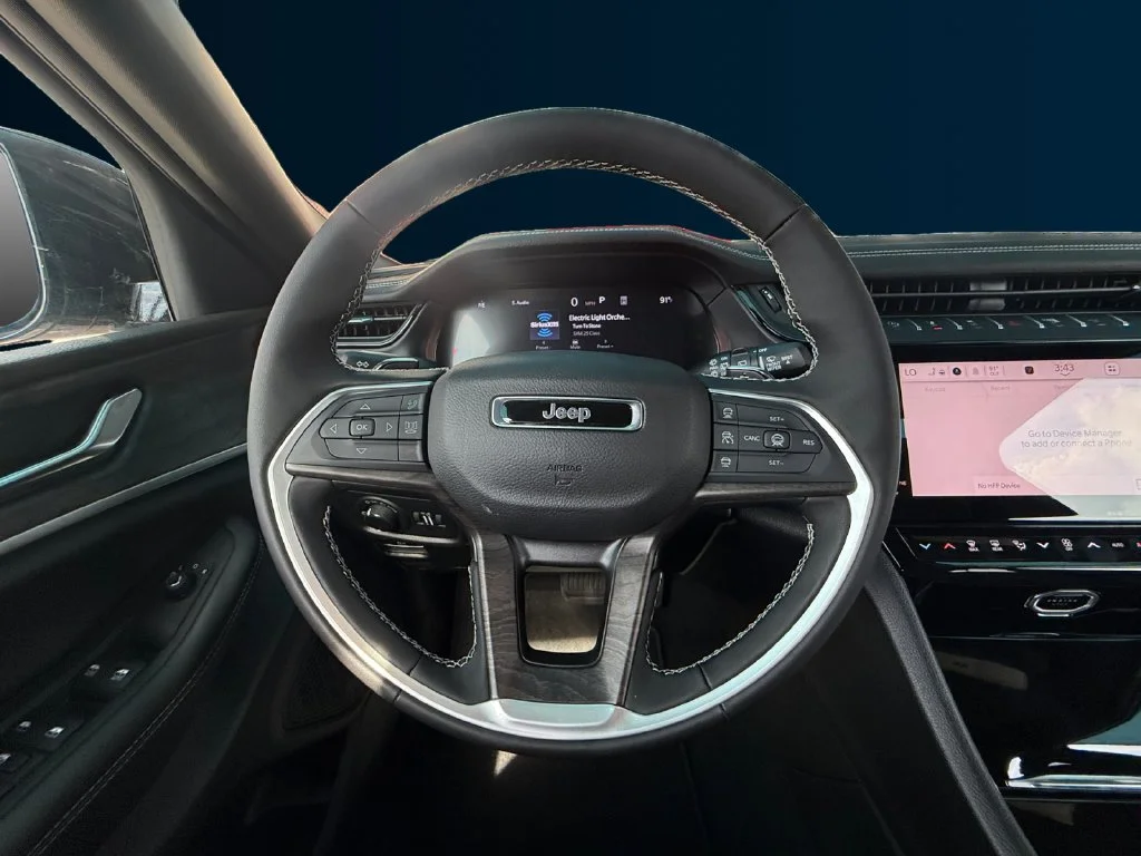 New 2027 Gray Jeep Laredo Altitude image 13