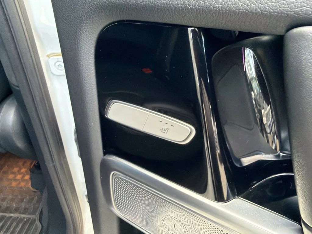 Used 2025 White Mercedes-Benz G 550 image 36