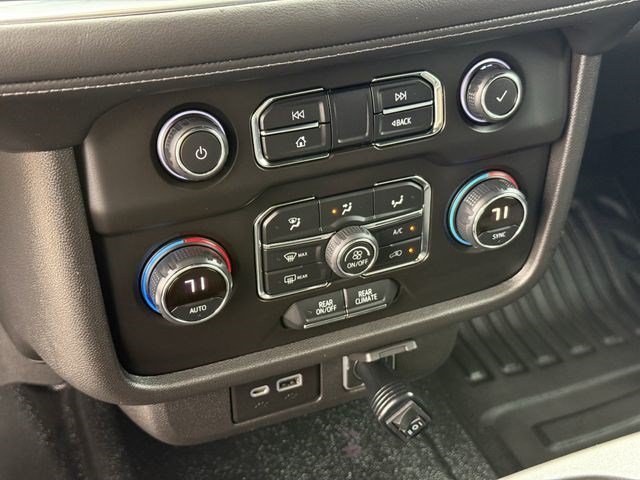 Used 2021 Summit White Chevrolet Commercial image 21