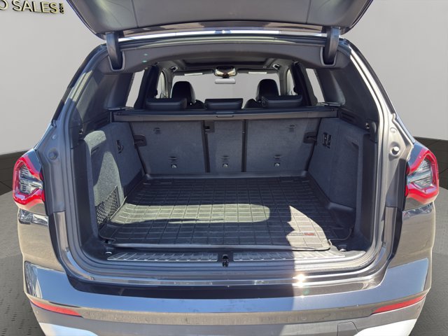 Used 2022 Dark Graphite Metallic BMW xDrive30i image 21