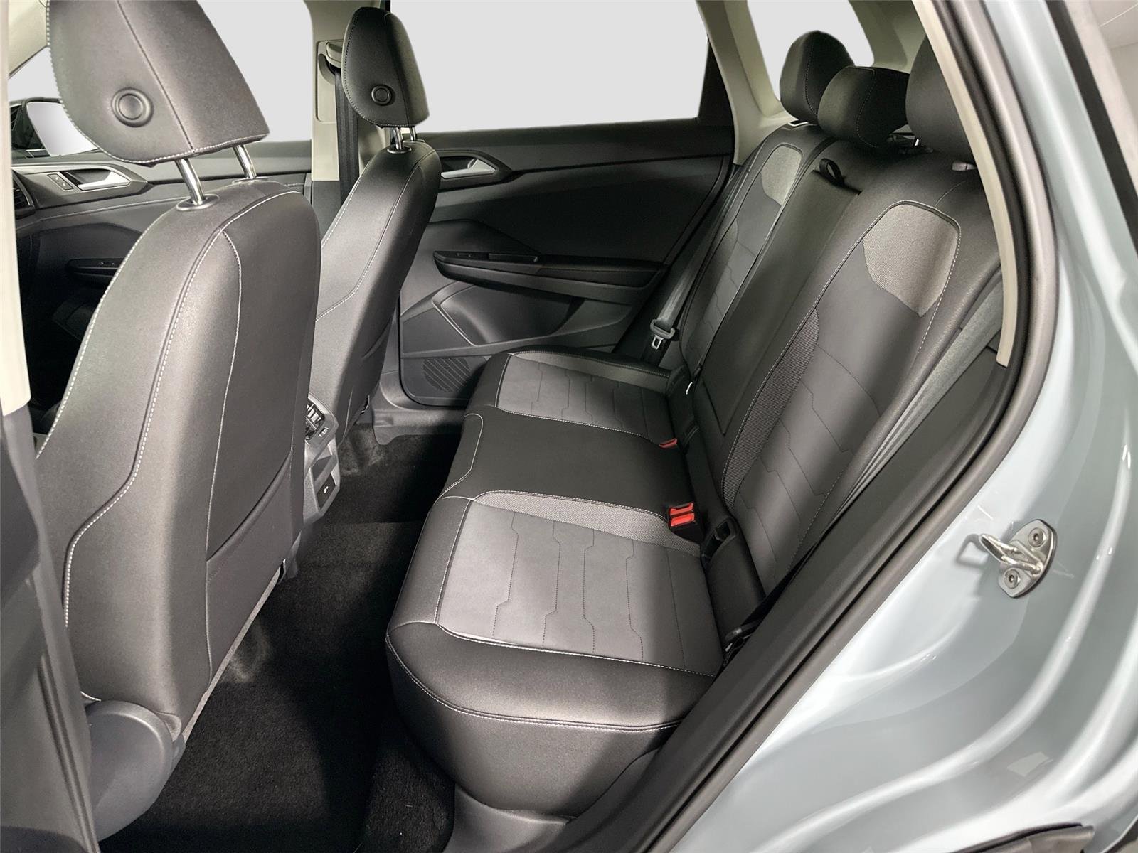 Certified Used 2025  Volkswagen SE Black image 14