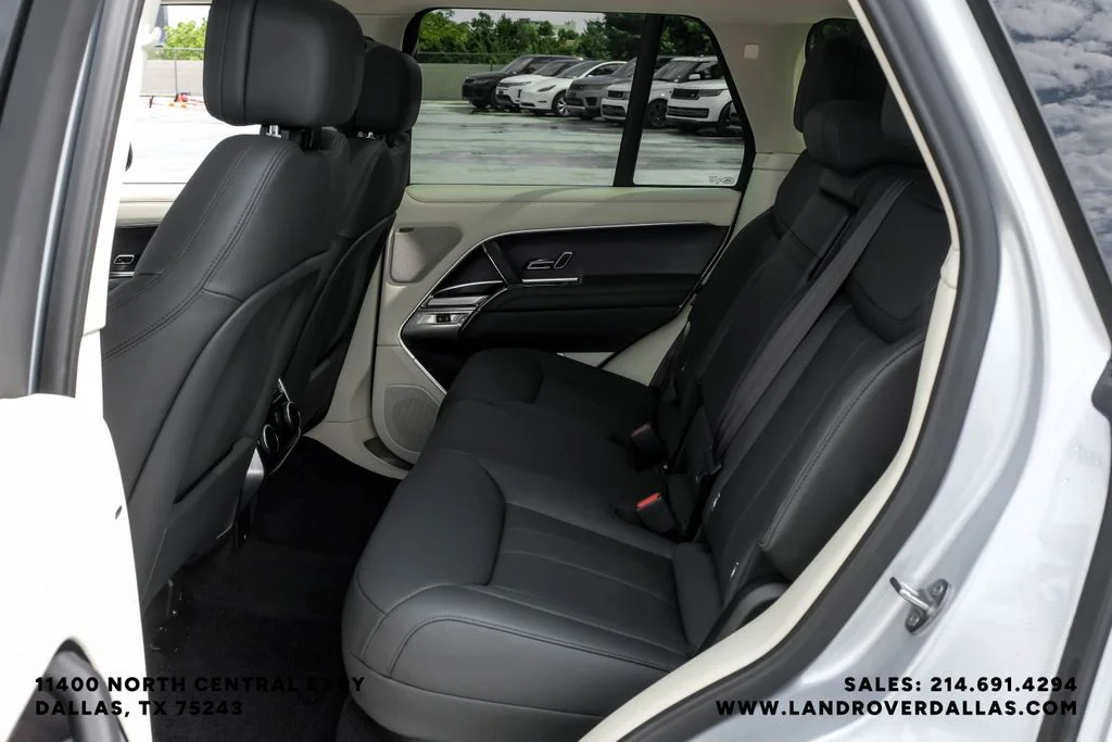 Used 2023 Silver Land Rover SE image 37