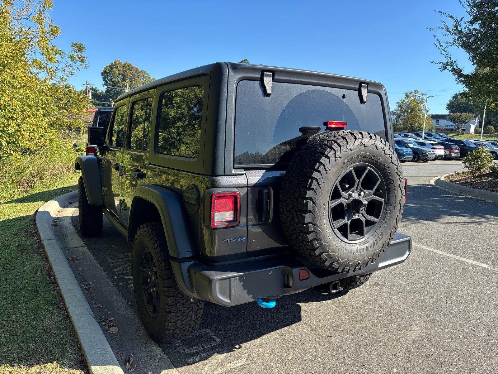 Used 2024 Granite Crystal Metallic Clearcoat Jeep Willys image 3