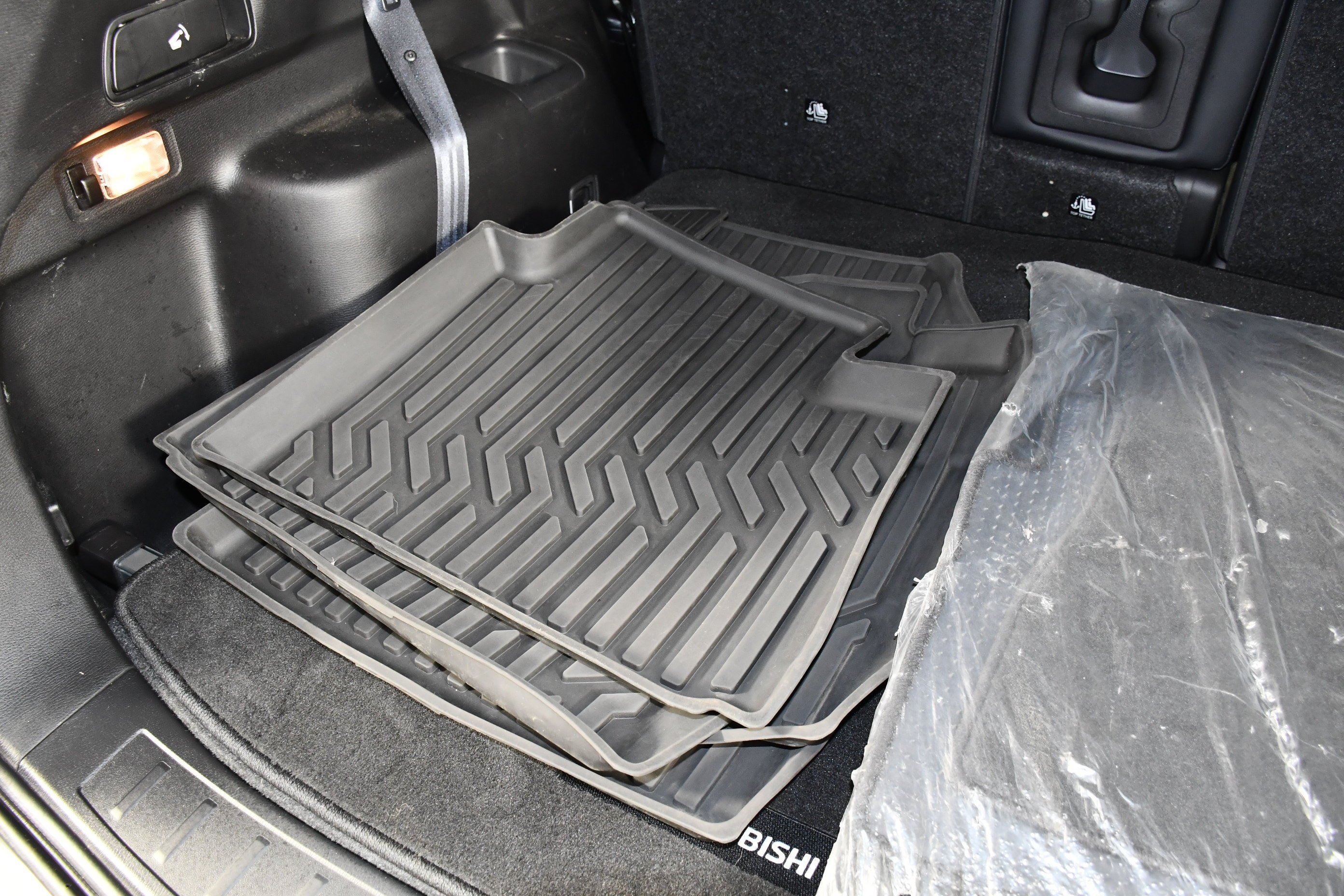 Used 2024 Mercury Gray Metallic Mitsubishi SE image 49