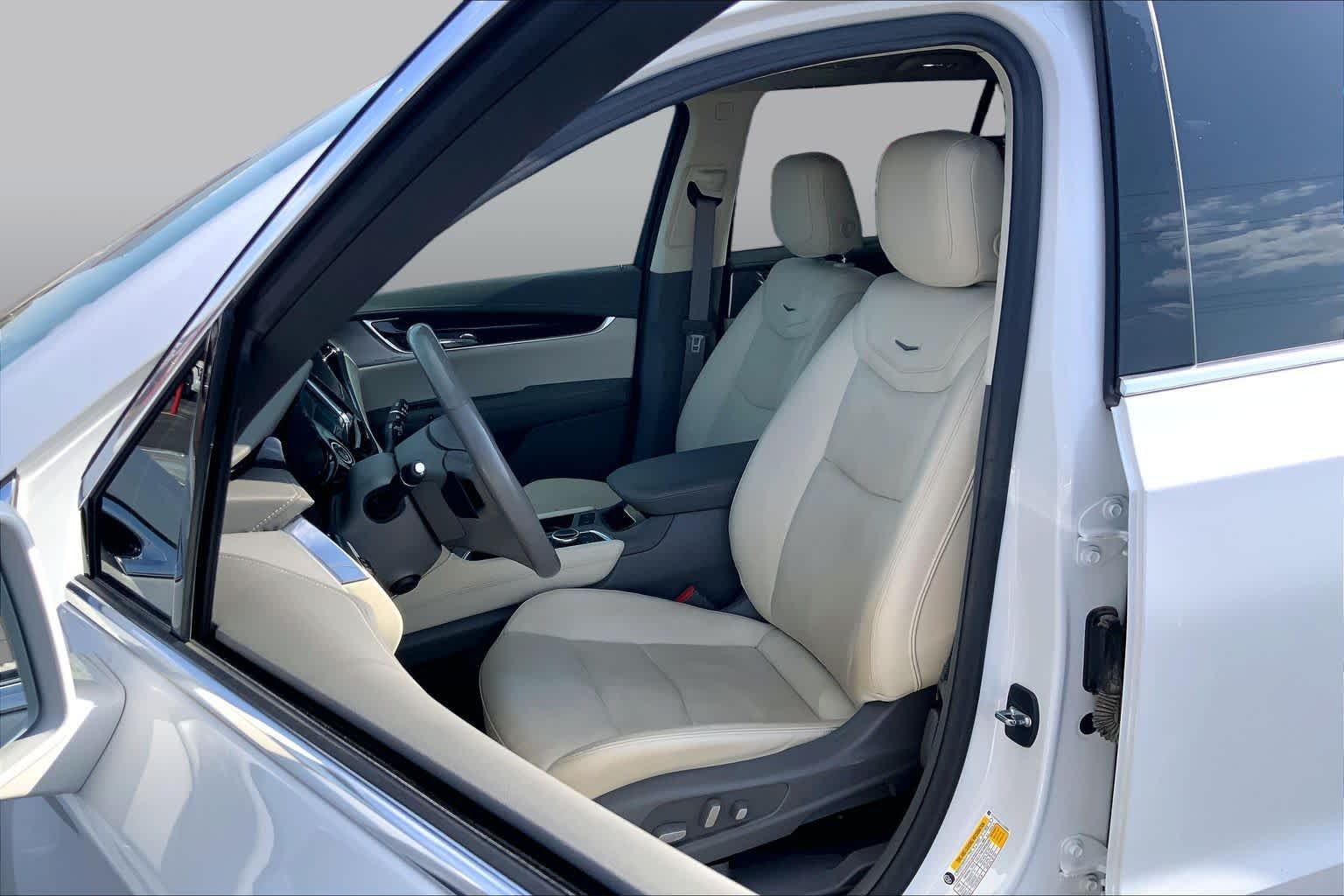 Pre-Owned 2020 Cadillac XT6 FWD Premium Luxury