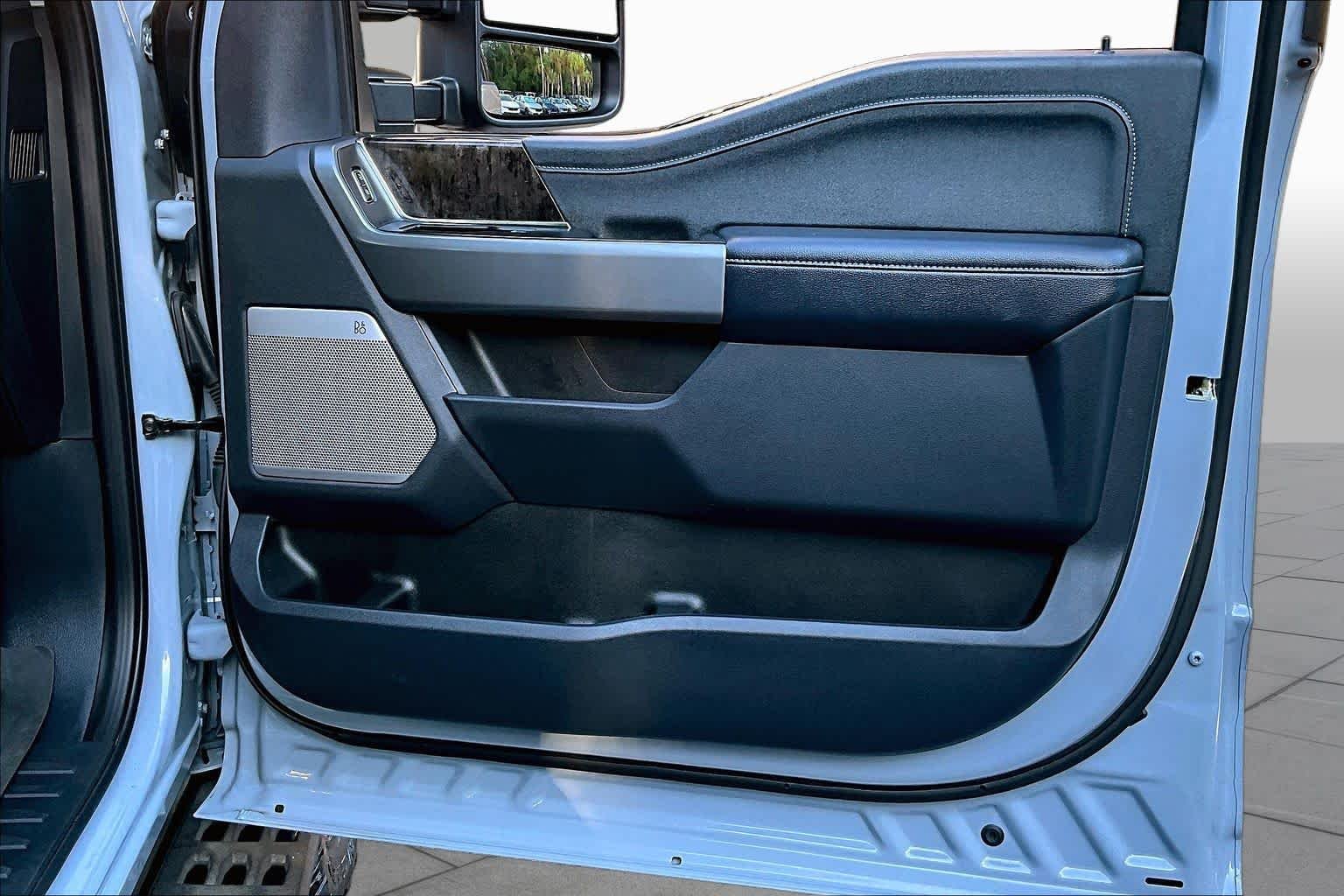 Used 2025 Glacier Gray Metallic Tri-Coat Ford LARIAT image 23