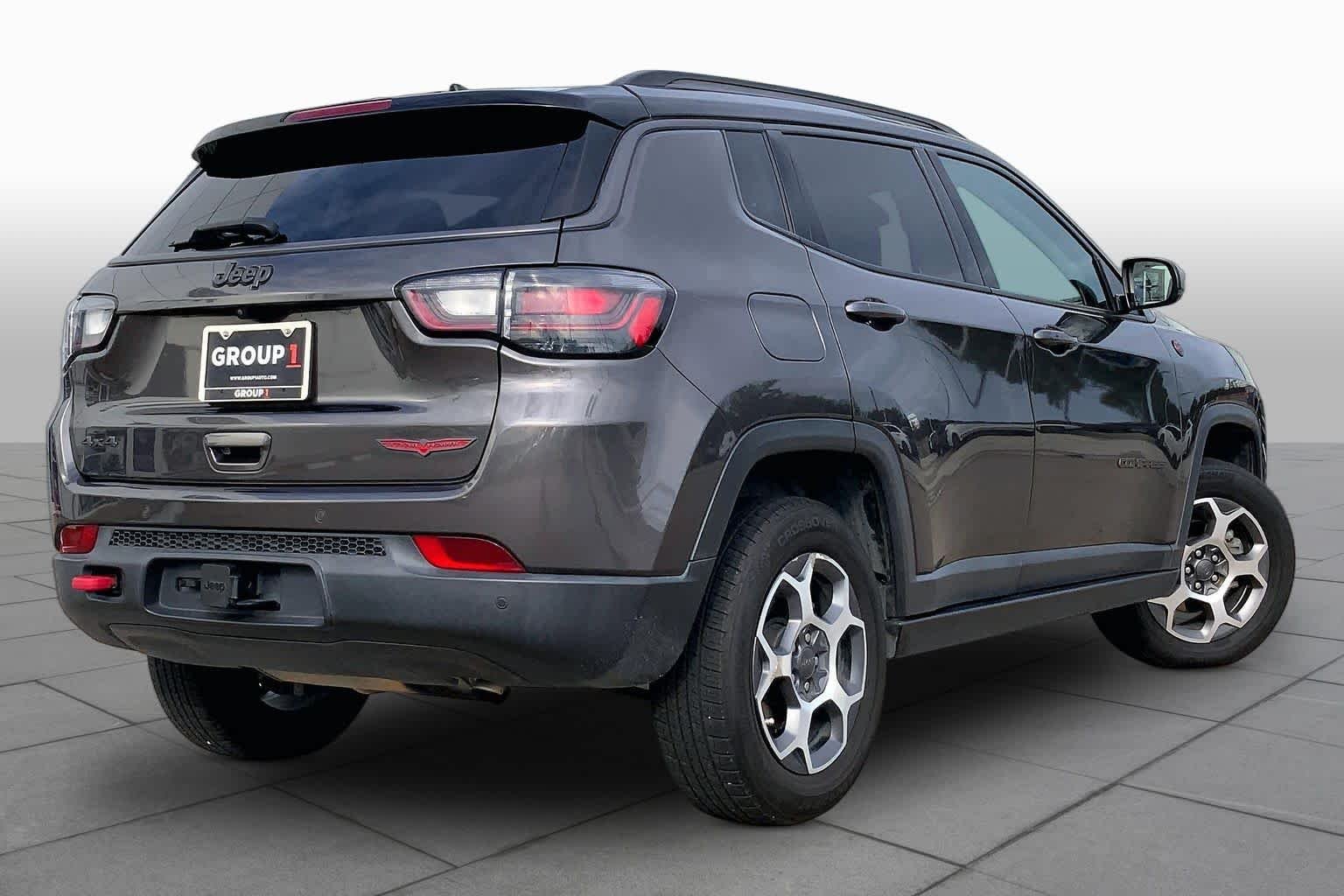 Used 2022 Granite Crystal Metallic Clearcoat Jeep Trailhawk image 10