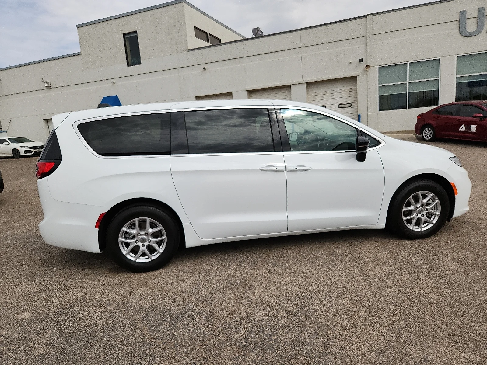 2024 Chrysler Pacifica Touring L - Photo 12