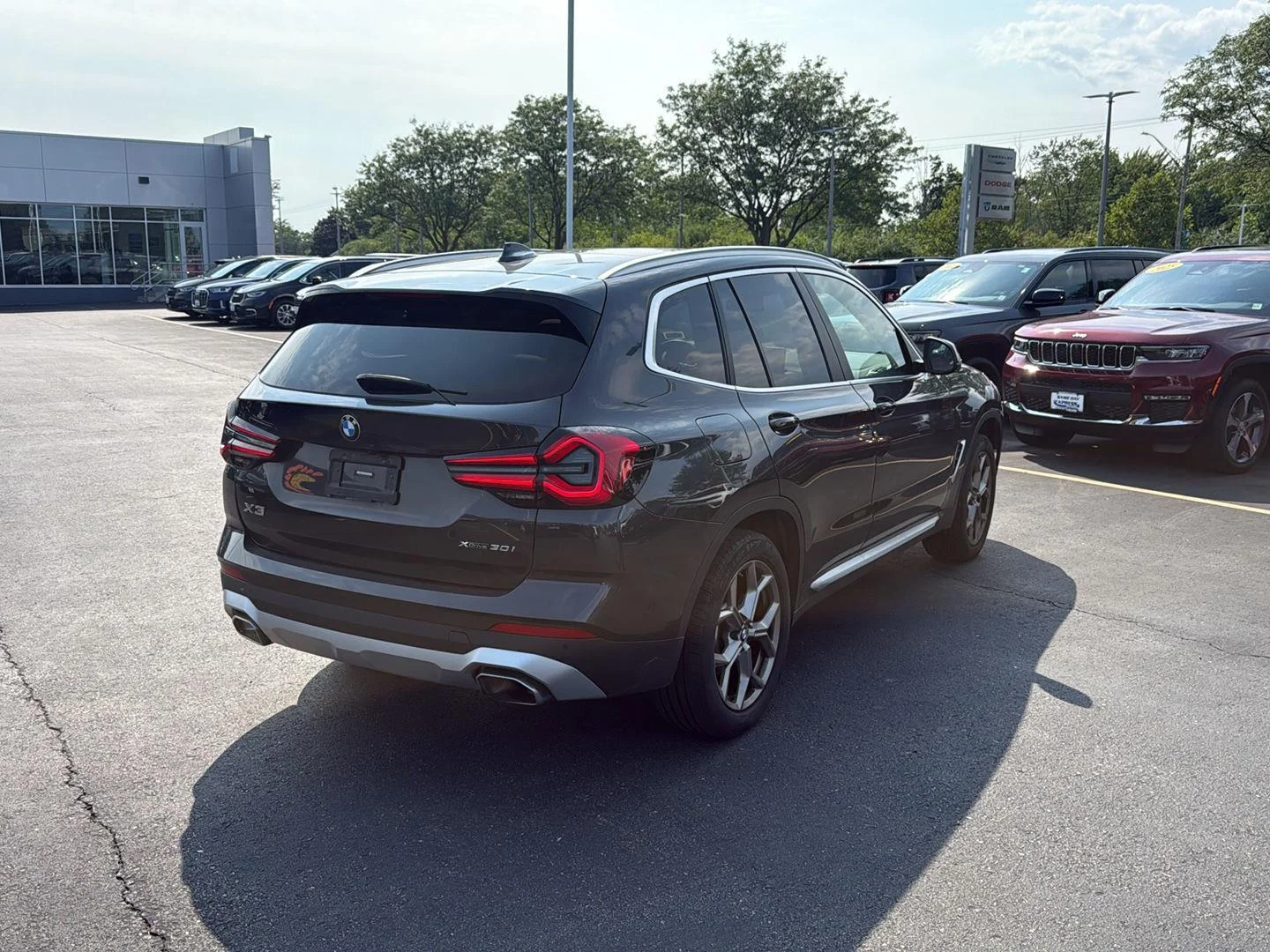 Used 2023 Dark Graphite Metallic BMW xDrive30i image 7